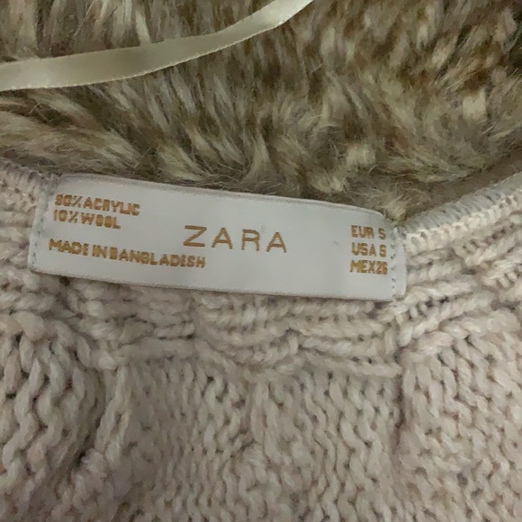 Beige knit faux fur collar knit vest - Picture 3 of 4